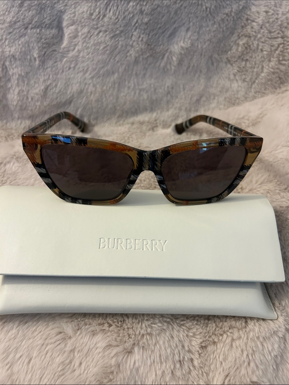 Burberry Tortoiseshell Cat-Eye Sunglasses with Brown Lenses